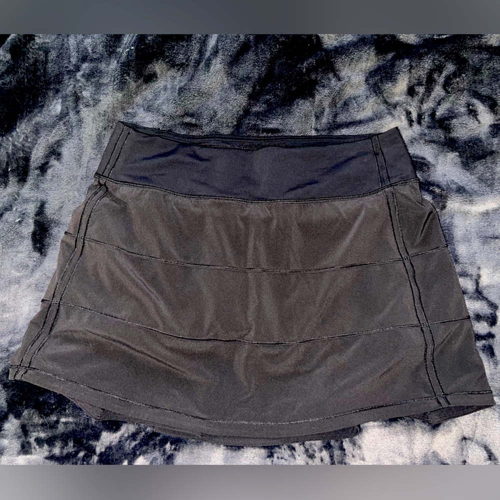 Lulu lemon skirt size 6.